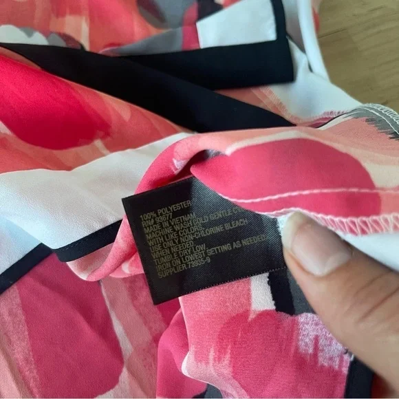 Worthington Sleeveless Multicolor V-Neck Blouse Top Petite Large Career Causal - Picture 9 of 9